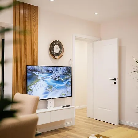 Urban Deluxe Τίρανα