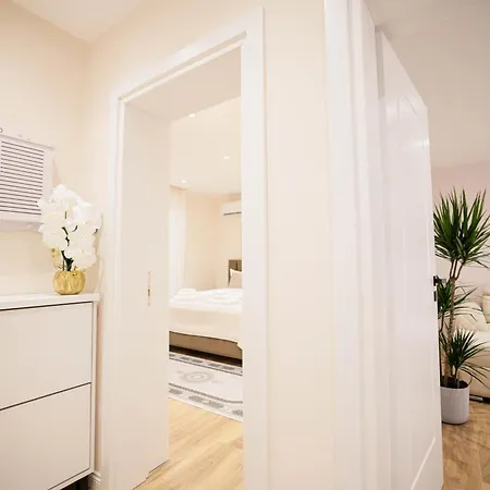 Urban Deluxe Apartment *