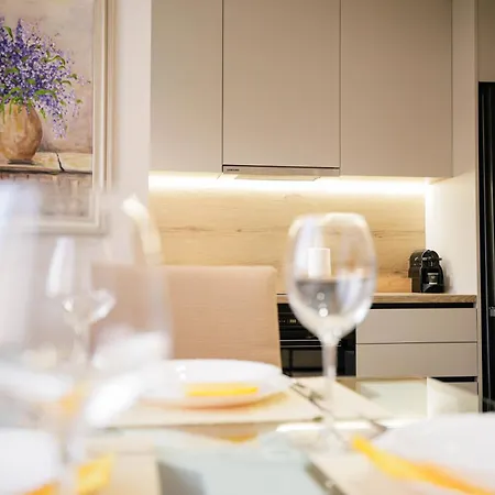 Urban Deluxe 地拉那