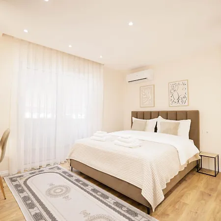 Urban Deluxe * Τίρανα