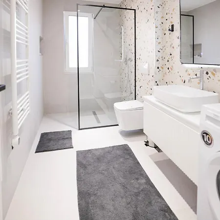 Urban Deluxe 公寓 *