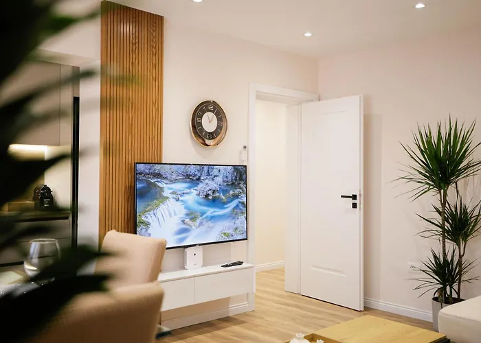 Urban Deluxe ティラナ