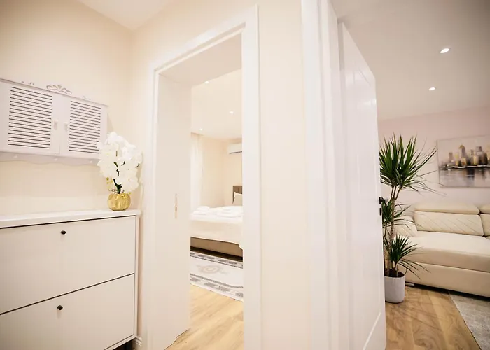 Urban Deluxe Apartment *