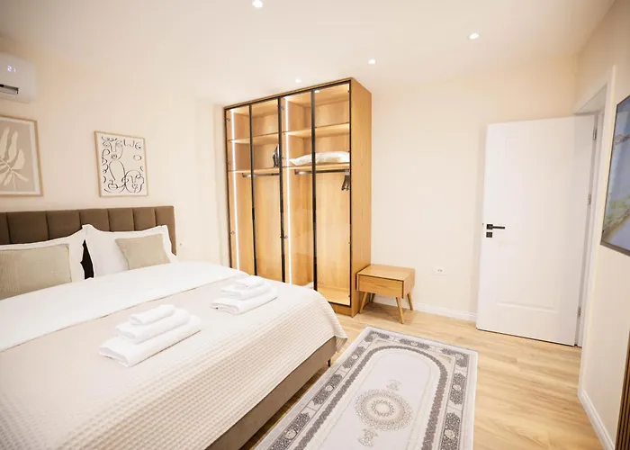 Urban Deluxe * Tirana