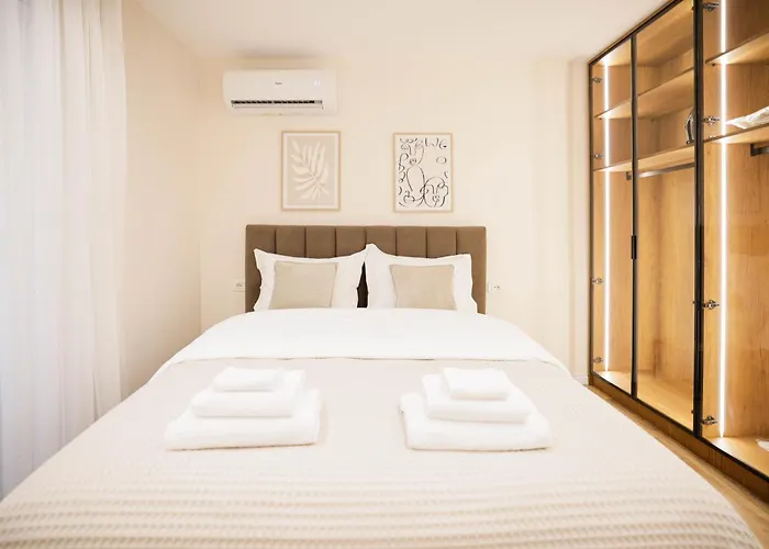 Urban Deluxe * Tirana