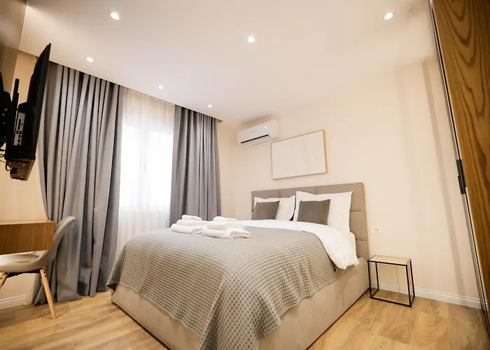 Urban Deluxe Apartment